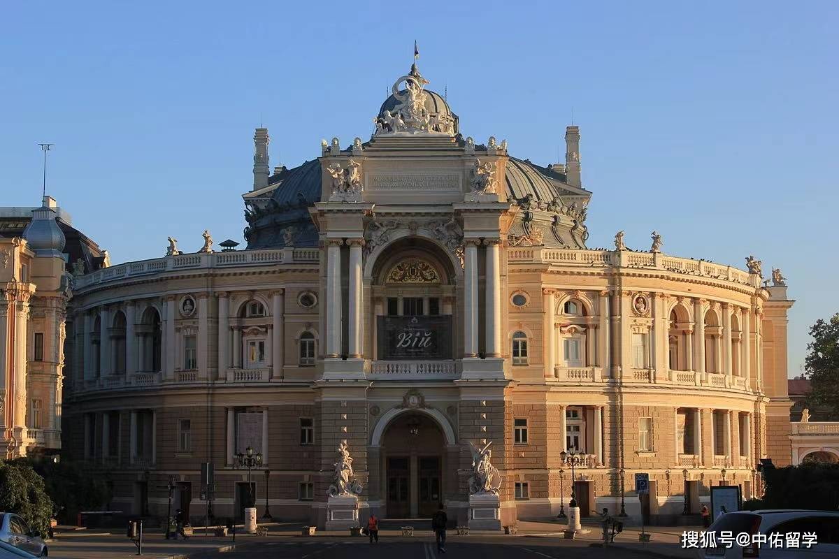 敖德萨大学作为乌克兰南部的科学,教育中心,包括4个研究院(数学,经济