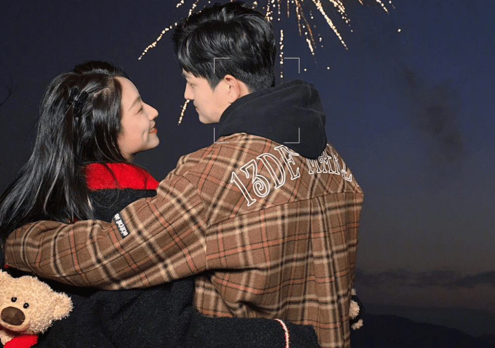 马可为2岁儿子庆生,小菠萝越长越像妈妈!王丹妮全身穿搭超10万.