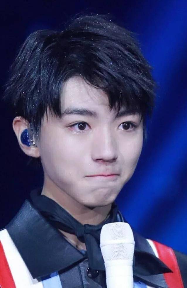 王俊凯疑似恋情曝光,与初恋女友酒店密会,粉丝:集体失恋中_顶流_女孩