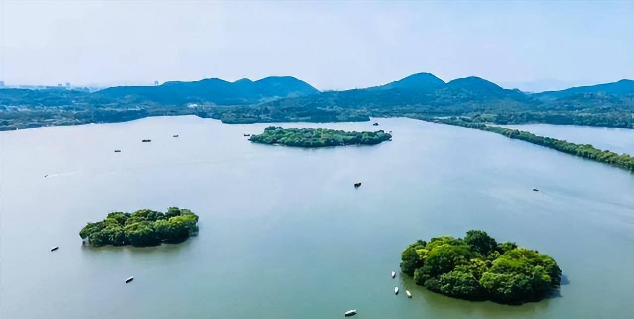 西湖的"一山,二塔,三岛,三堤,五湖"_保俶塔_孤山_白堤