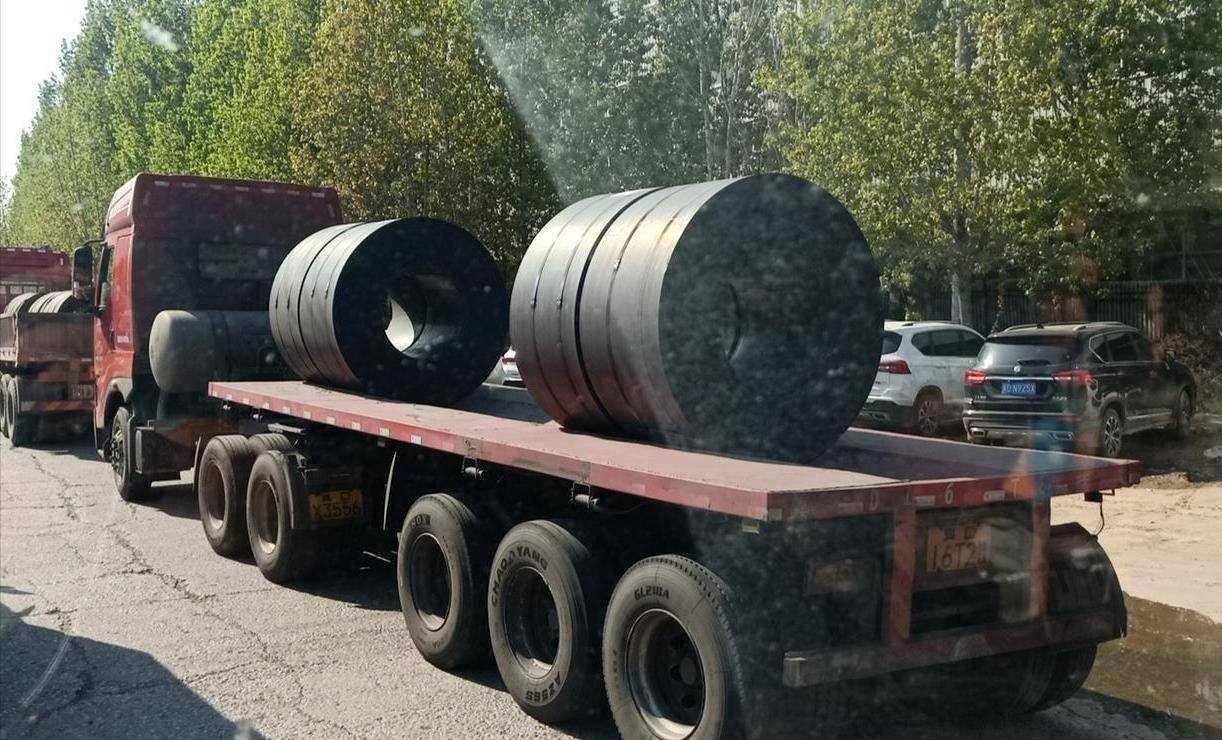 "饿死不拉卷",钢卷运输有多危险?为什么货车司机都避而远之?
