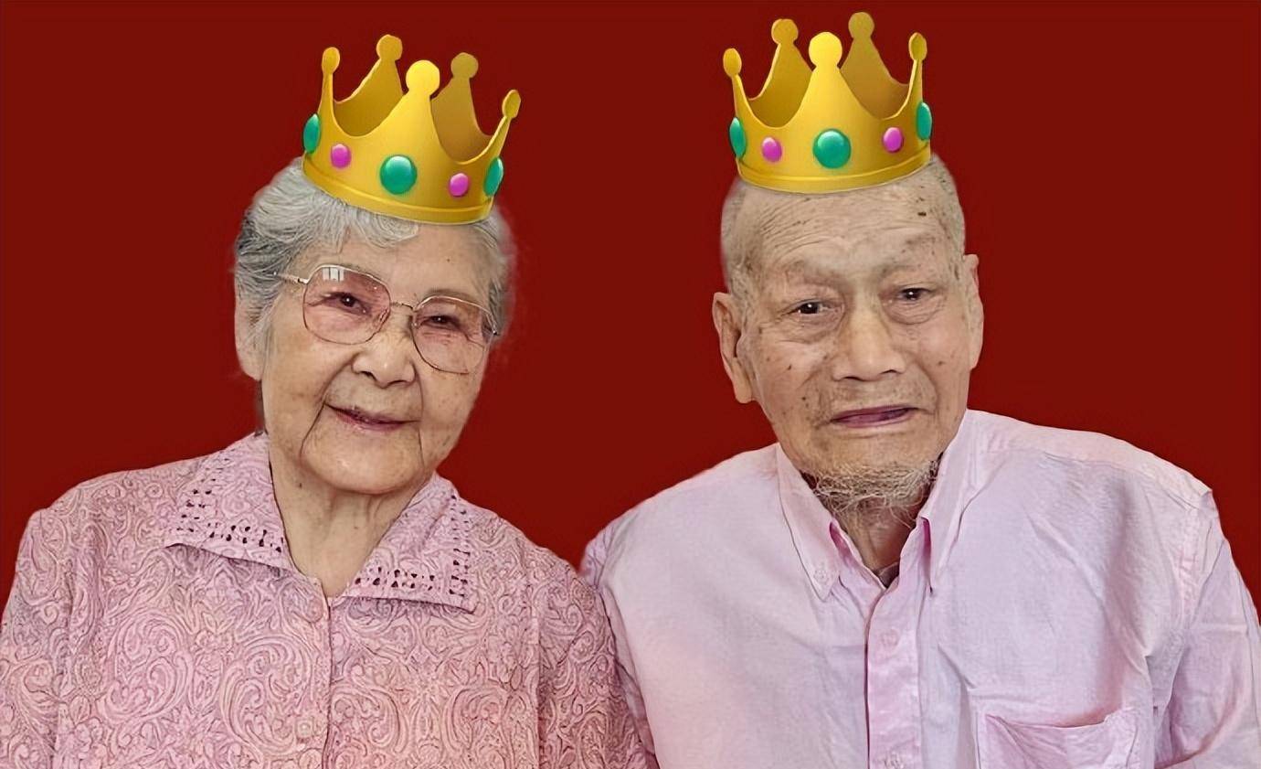 管宗祥迎百岁寿诞,精神矍铄与91岁于黛琴罕同框,梁静为公婆祝寿_管虎