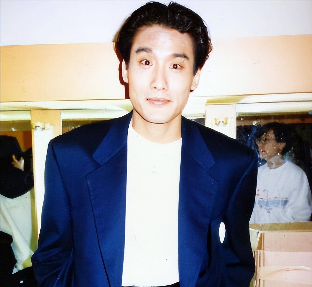 梁家辉因一句我是中国人,被封杀沦落到街头摆摊!