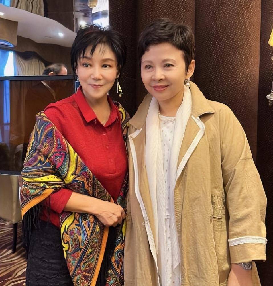 89岁谷建芬庆生,刘欢那英孙楠等大牌学生都没来,只见一个董文华_网友