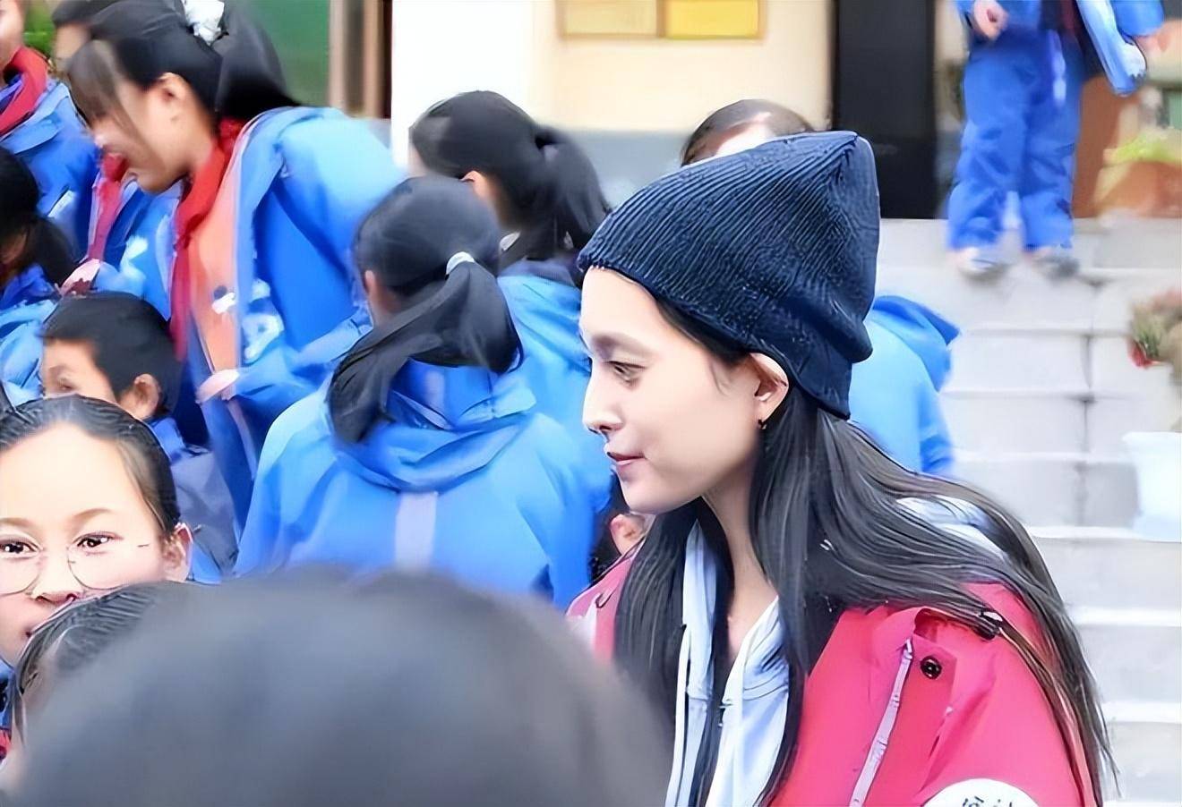 毛阿敏17岁女儿身价过亿还这么美,穿休闲服也难掩出众气质_外套_一面