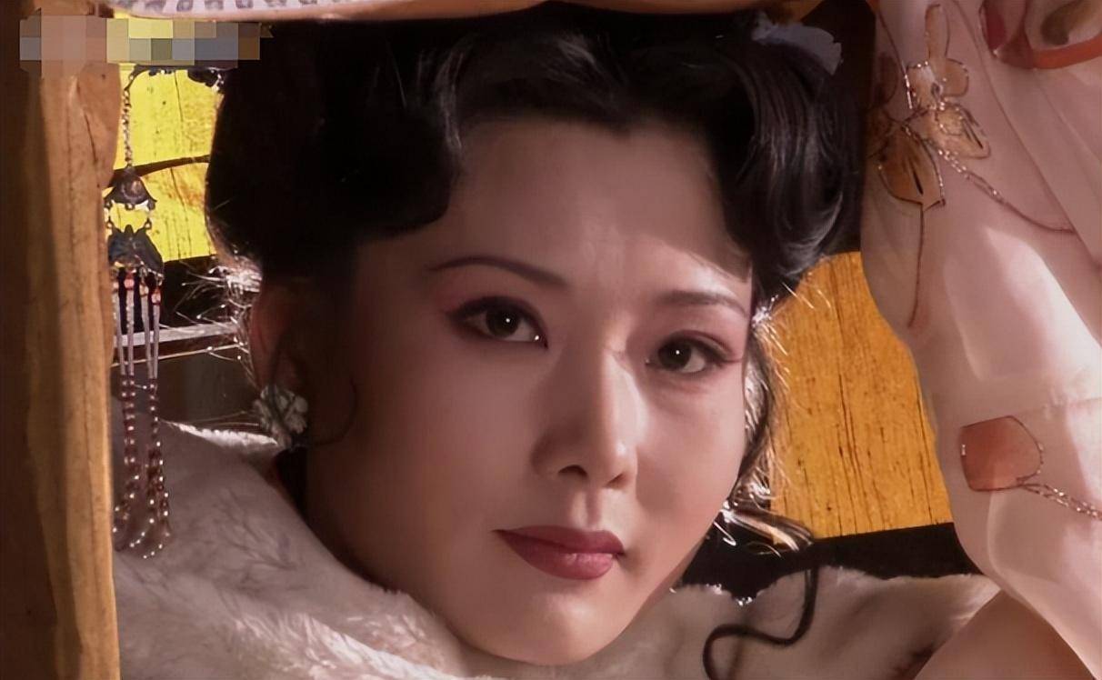 何赛飞_因为_角色