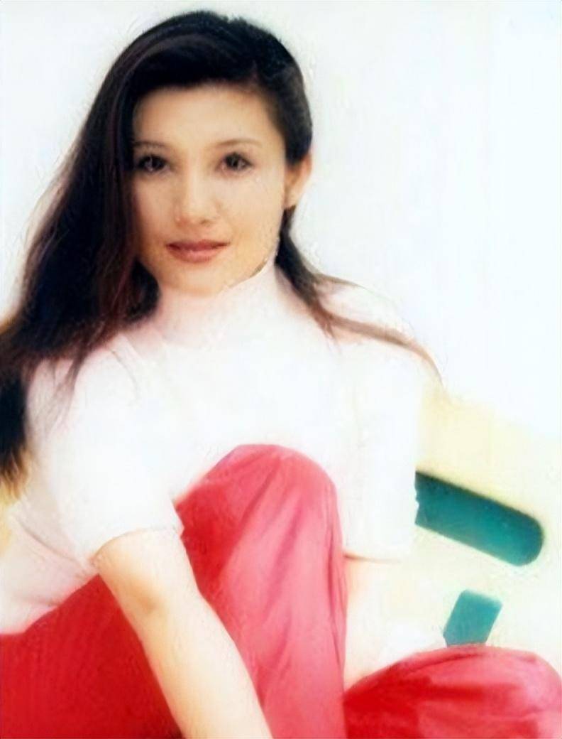 相伴29年的女子,朴素穿搭难掩高级美,气质不输明星_身材_款式_霍凡