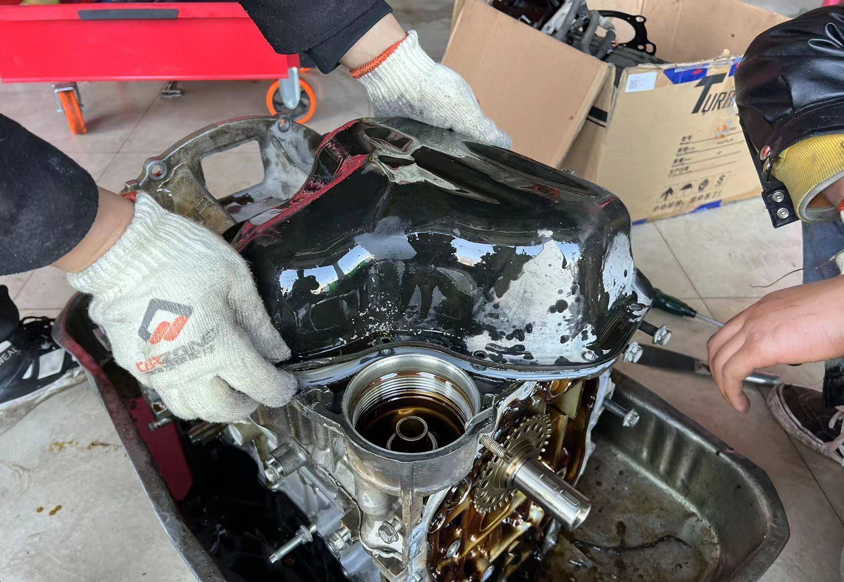 质量被神话的丰田照样烧机油,丰田汉兰达500公里一升机油怎么修_搜狐