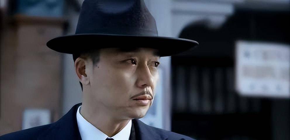 三看伪装者才懂,王天风为何要吃于曼丽嘴里的糖!