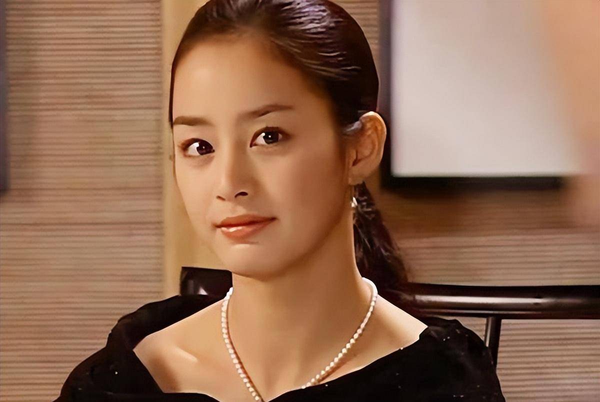 天才美女金泰熙:漂亮还是学霸,37岁下嫁巨星,结婚6年恩爱如初