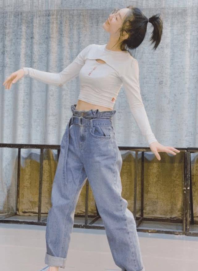 徐梦洁是第一个挑战"芭比粉",却不觉得土的,这样的腿谁不羡慕_火箭