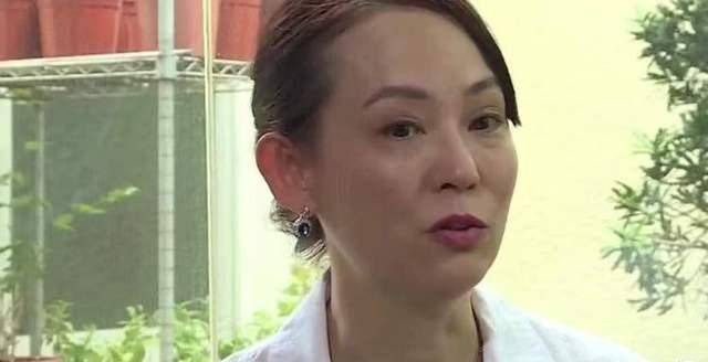 83版小龙女翁静晶成最硬气女星,20岁嫁刘家良,还敢领养贼王女儿_工作