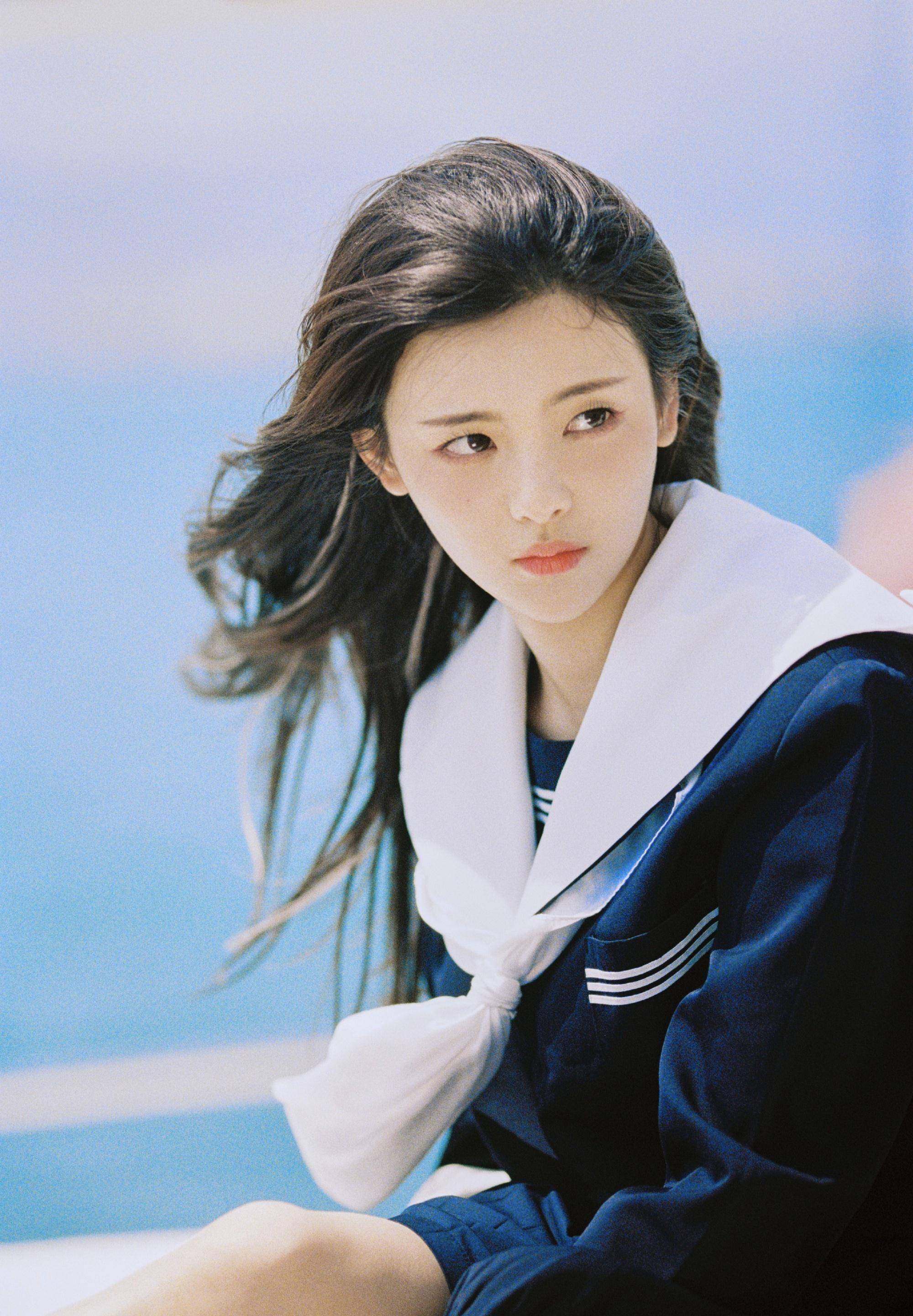 真是青春感十足的阳光美少女,年轻真好!你们喜欢杨超越这