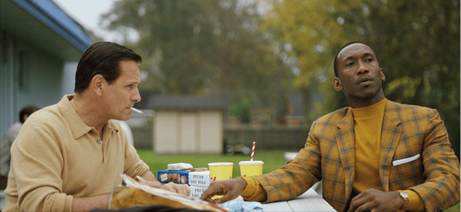 绿皮书》中,唐·雪利从一开始就表现出了对自己的音乐信仰和文化背景