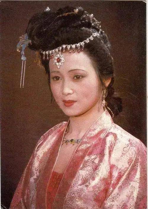 "金陵十二钗"秦可卿的身世,秦可卿的原型是谁?_秦邦业_公主_飞燕