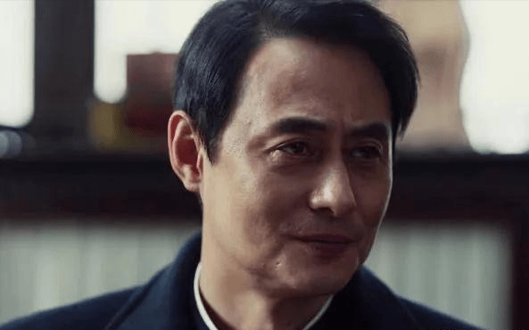 剧中,他饰演的是与慕惜禾副首领(王志文饰)并肩作战的高级特务方立人