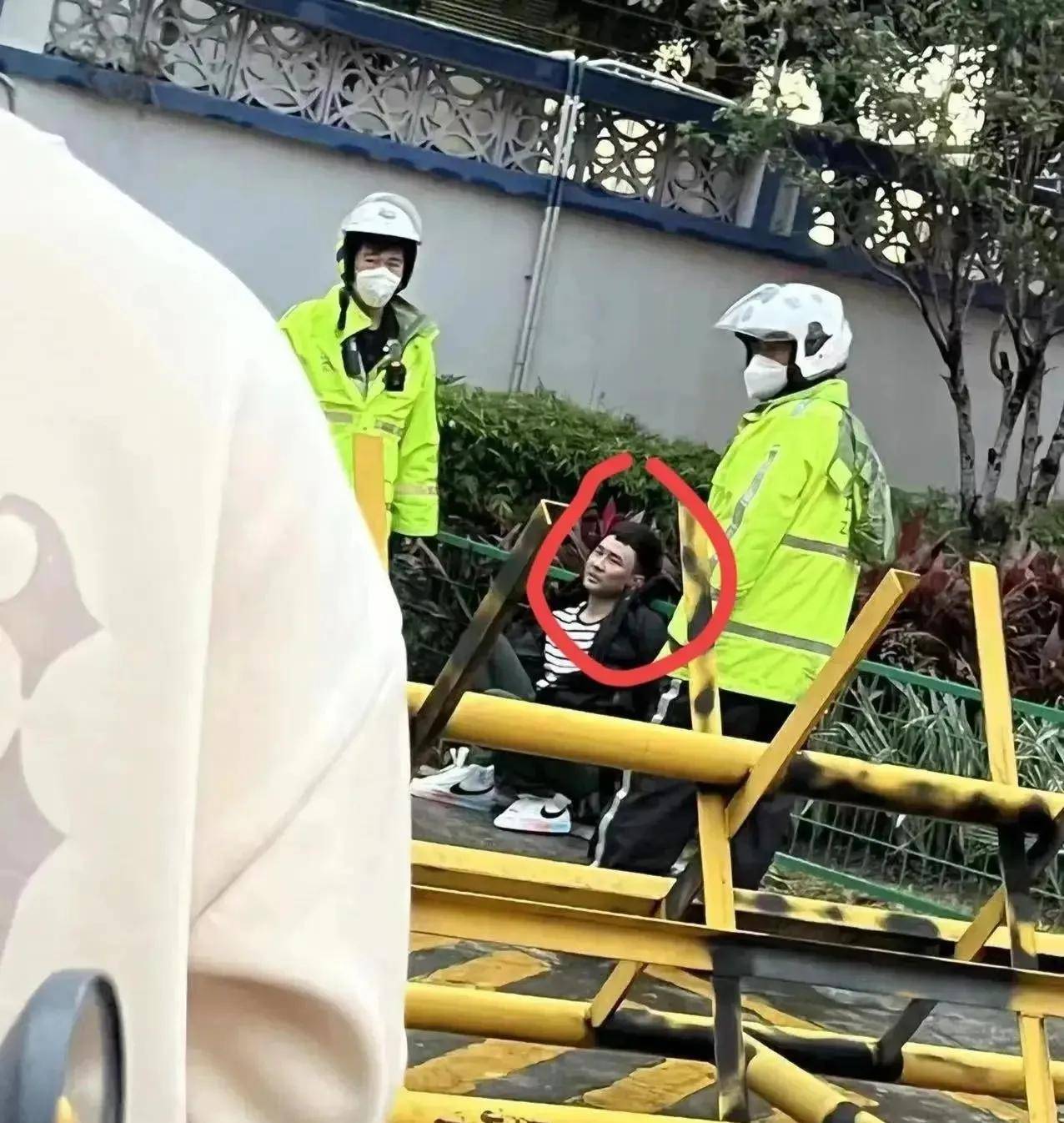 广州男子为发泄情绪故意大街撒钱，开宝马撞人致5死13伤被判死刑（广州男士养生馆招聘信息）