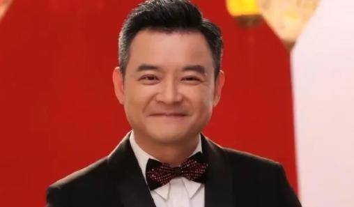 31岁电视主持人李佳明,因一句话离开电视去了国外,现在他如何_节目