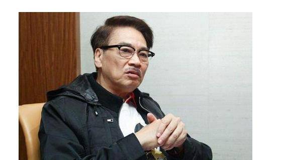 老人离去3个月后儿子又出事,持续被网络暴力,遭遇不理智追星_吴韦仑