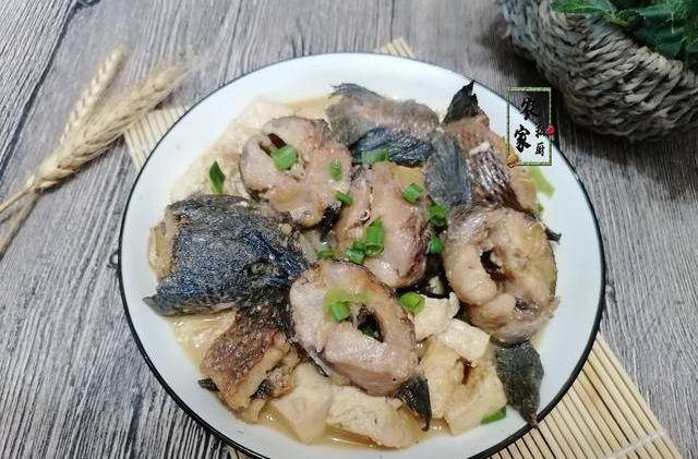 鱧魚,肉質細嫩而且對於生活的水質極高,魚販還和我說這魚可以紅燒可以