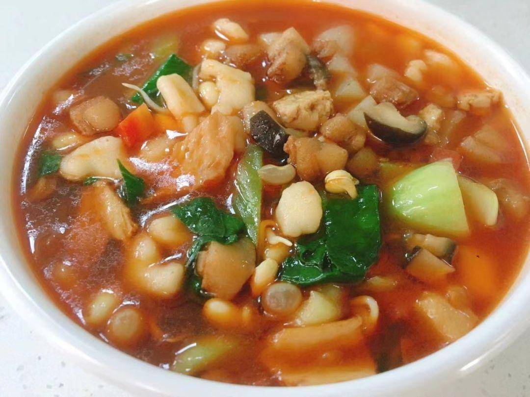 骨汤番茄鸡蛋烩麻食4月28日(周五)水果金针豆腐酸辣汤米饭豆芽炒粉条