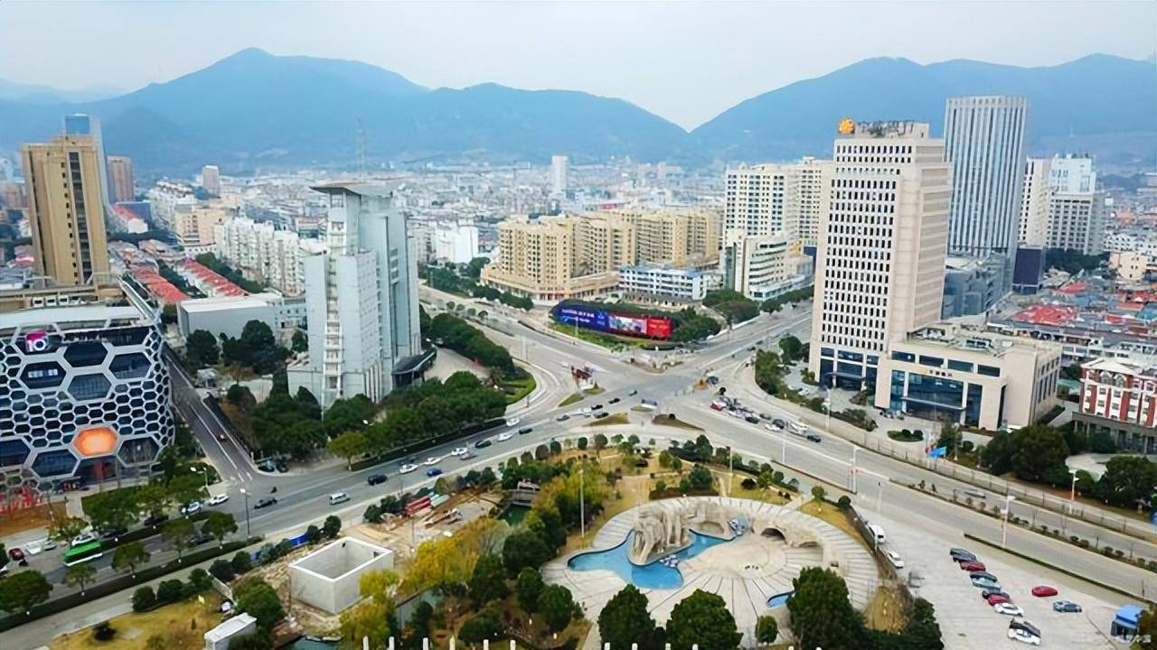 玉环全市的总面积仅419平方公里,全市由楚门半岛,玉环本岛及鸡山,披山