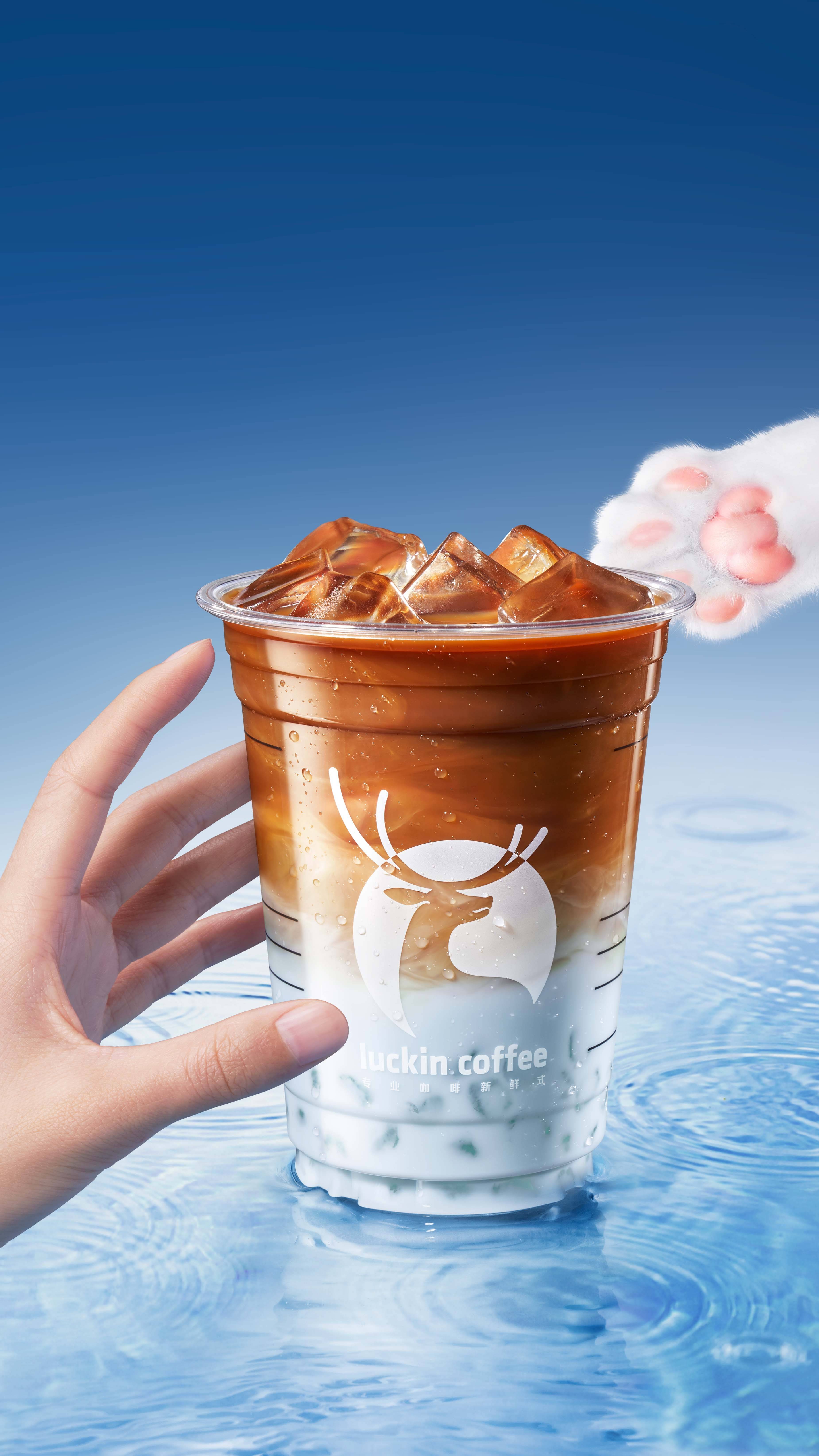 四月,必喝瑞幸生椰!