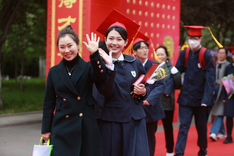 衡水中学以终身难忘受益的教育培养全面发展的人_建设_德育_成人礼