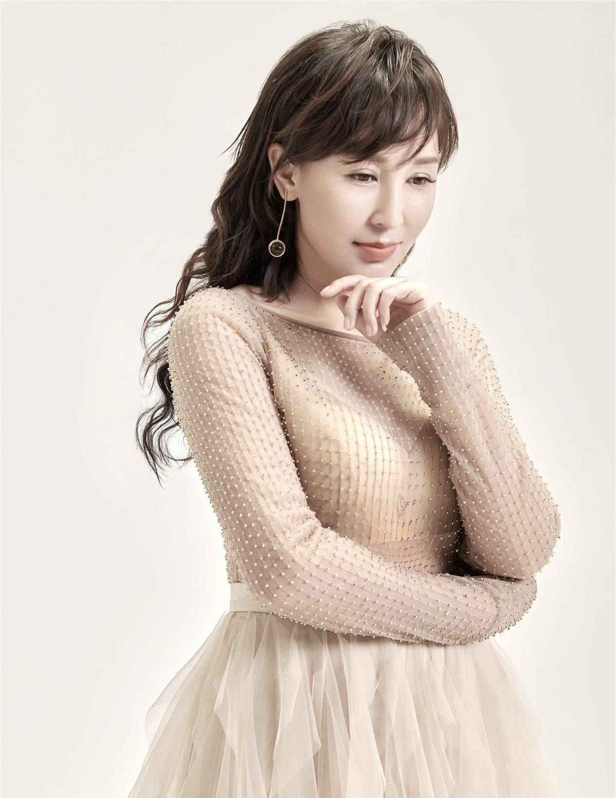 但偏偏岳丽娜曾经被查出脑子里有肿瘤,会影响怀孕.