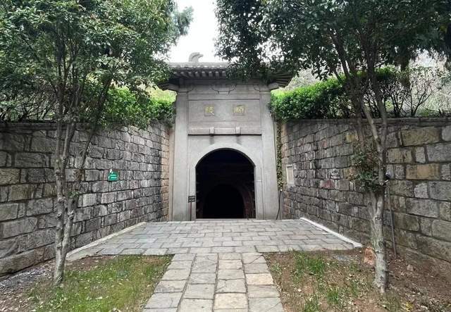 仅38年的短命王朝,两位皇帝埋在这!_南唐_李煜_陵墓