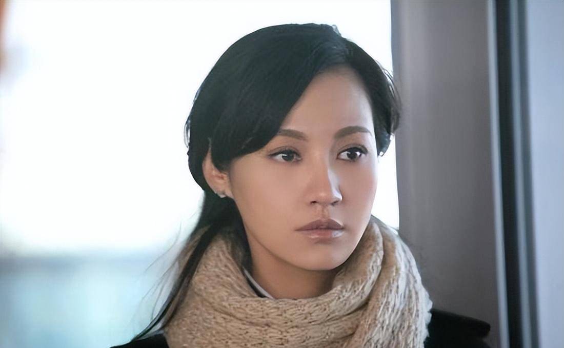 当然,杨雪也赶潮流开了出镜,不过人气很一般.