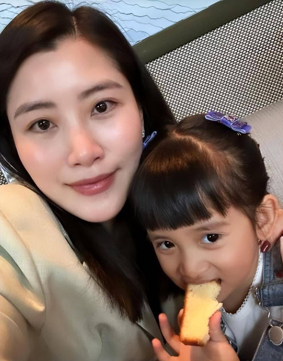 看看陈雪铃的个人账号,他和他的富豪朋友们带着孩子