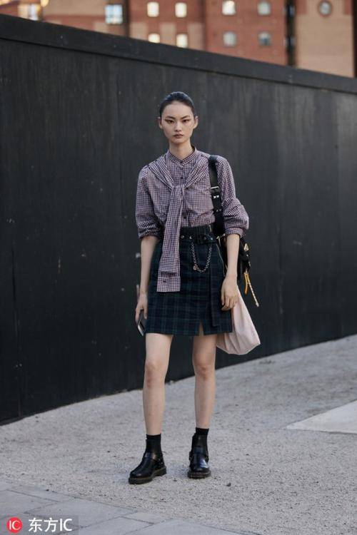 娃娃脸的贺聪,为何私服穿搭简约大气有质感,反而更显高级?