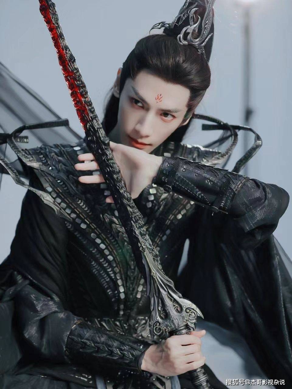 罗云熙新武侠剧《千劫眉》宣发,网传杨紫出演女主!网友:爱了!