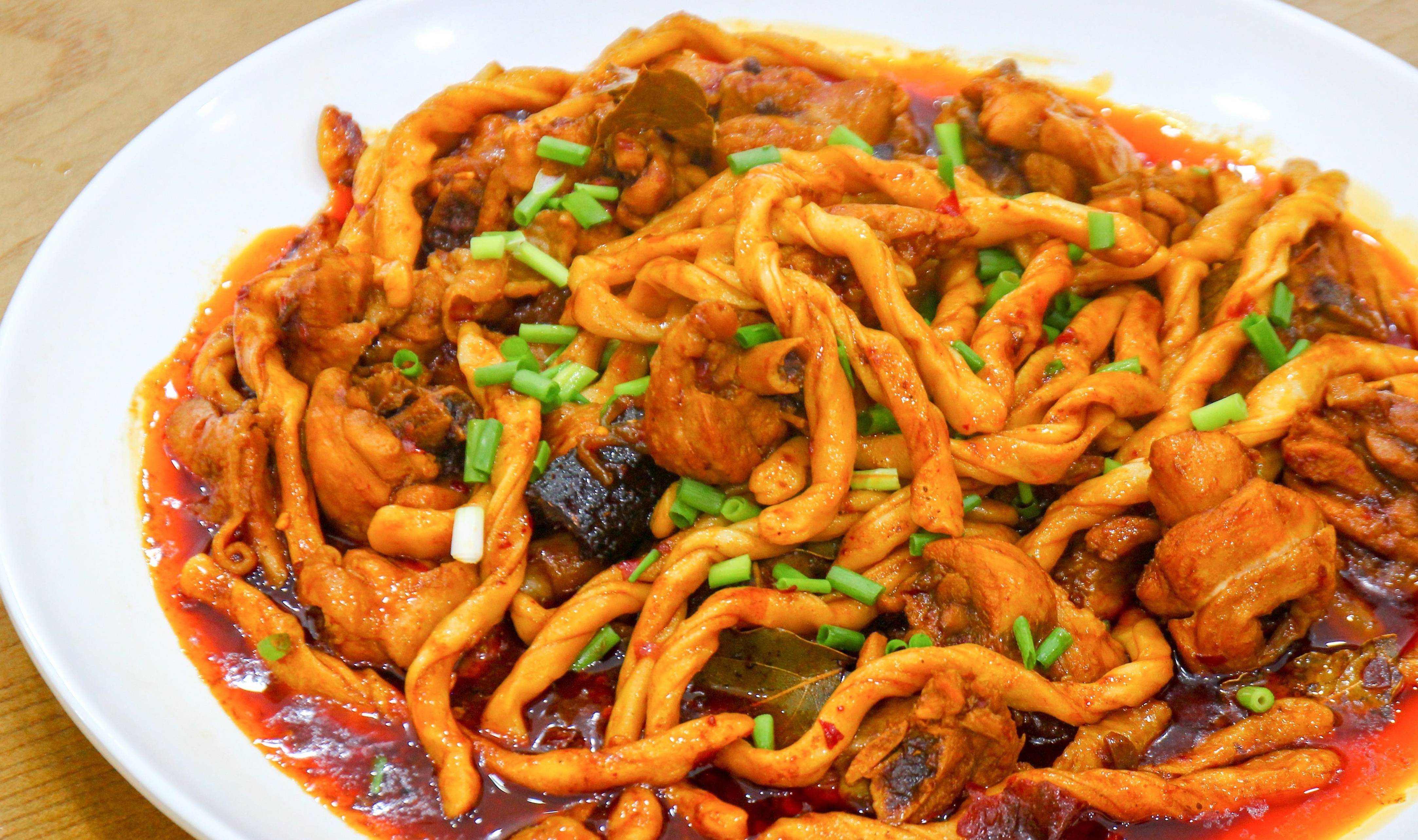 鸡腿焖面这样做才好吃,学会这几个技巧,面条劲道十足,鸡肉嫩滑_鸡块