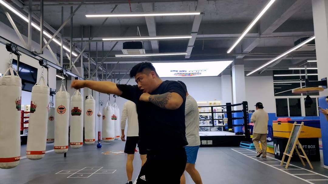 格斗时刻人物专访丨李文龙:拳击能给我带来无限的激情_昭通_擂台_云南