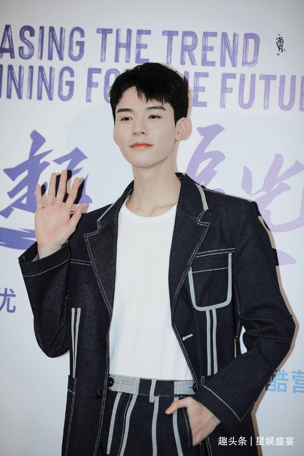 龚俊带来最新杂志大片,忙到马不停蹄,演唱会新剧将袭_张哲瀚_剧中