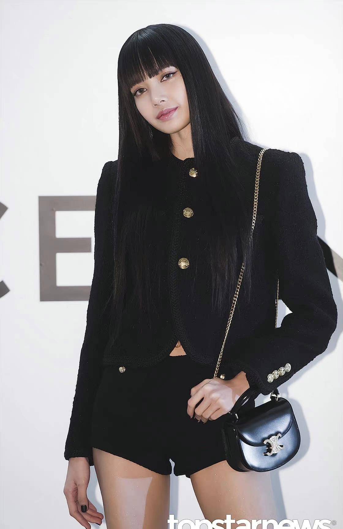 lisa,x,celine今日活动图,"长腿"莎的笑容太治愈了!_人形_比例