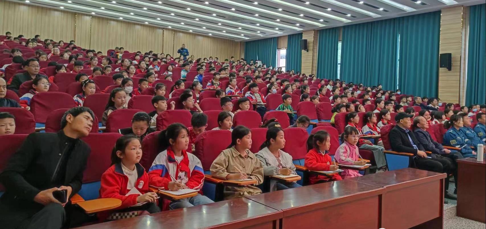 蓝天授业守平安,安全成长伴我行:城南小学"蓝天课堂"活动纪实_教育