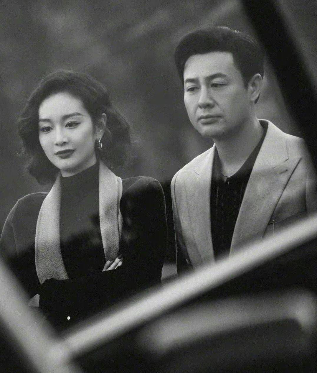 张颂文高叶再现狂飙拥抱,两人在台下拥抱窃窃私语,梦回《狂飙》