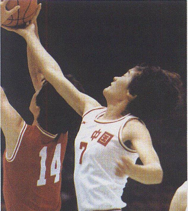 宋晓波:中国女篮第一位世界级球星,嫁给教练却被绿灯,目前情况如何?