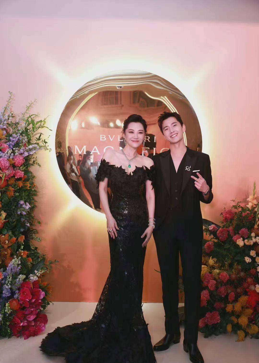 知名娱乐评论家吴清功评价:许晴越来越漂亮,杨洋越来越成熟美丽,他们