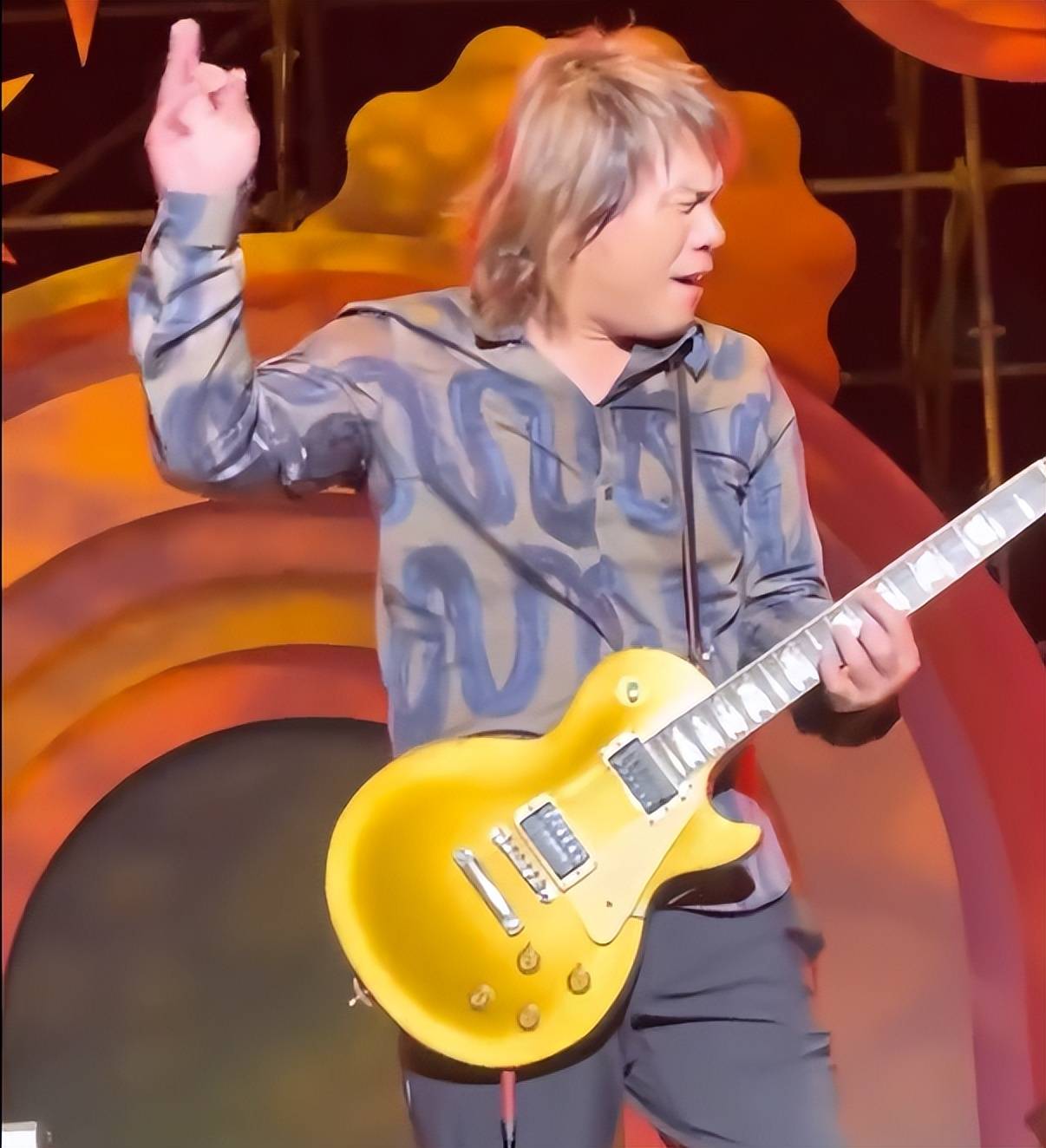 花500块听伍佰演唱会,唱伍佰的歌给伍佰听!