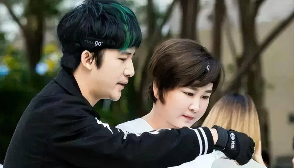 "人间温暖"大张伟:表白贾玲主动为其写歌,揭真人秀内幕打抱不平_柳岩