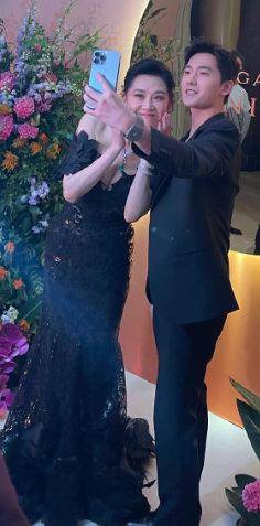 知名娱乐评论家吴清功评价:许晴越来越漂亮,杨洋越来越成熟美丽,他们