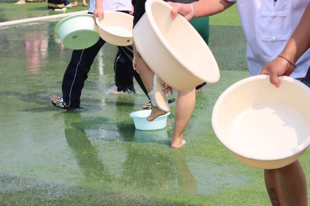 围观~云南长水(衡水)实验中学勐腊校区首届校园泼水节震撼来袭