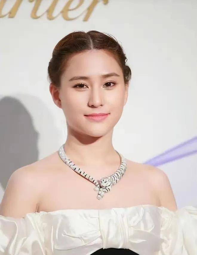 何超莲艰难的感情路_吴克群_男友_日本