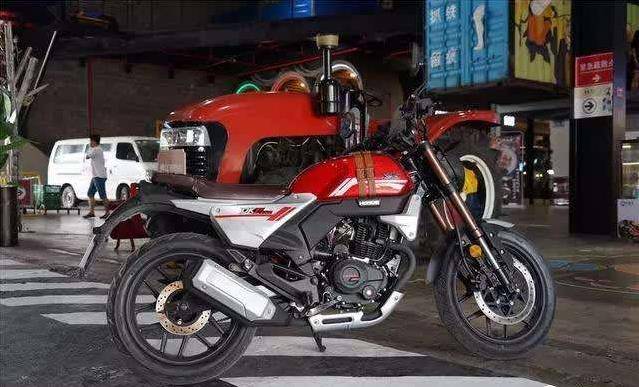 国产入门级复古标杆,智能电喷,酷似对手力帆kpm200_搜狐汽车_搜狐网