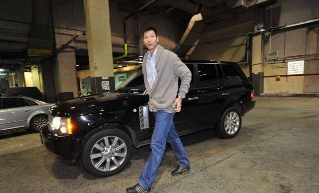 易建联的"如虎"165万,在健身房遇见了,这保时捷路上很少见_搜狐汽车