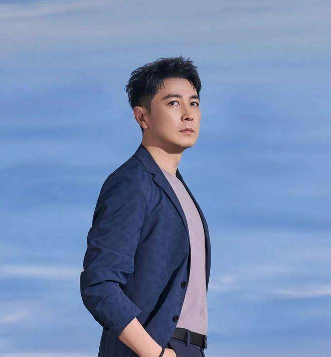 梦特娇官宣全球首位代言人保剑锋,精致优雅无惧风格定义_时尚_观众